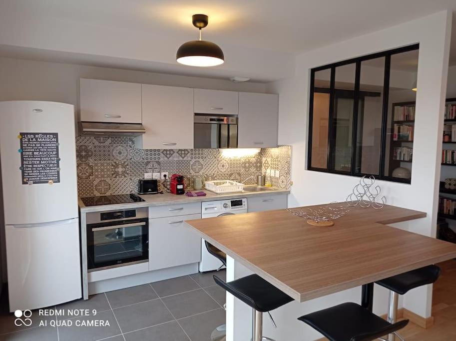 Superbe Appartement Avec Balcon Filant Cenon Exterior foto