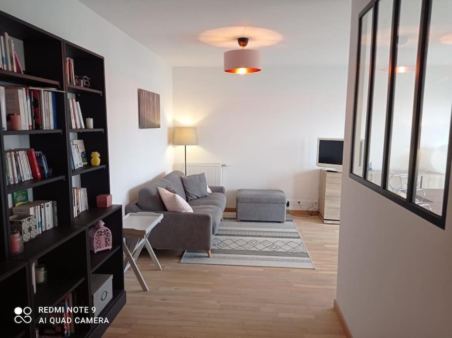 Superbe Appartement Avec Balcon Filant Cenon Exterior foto